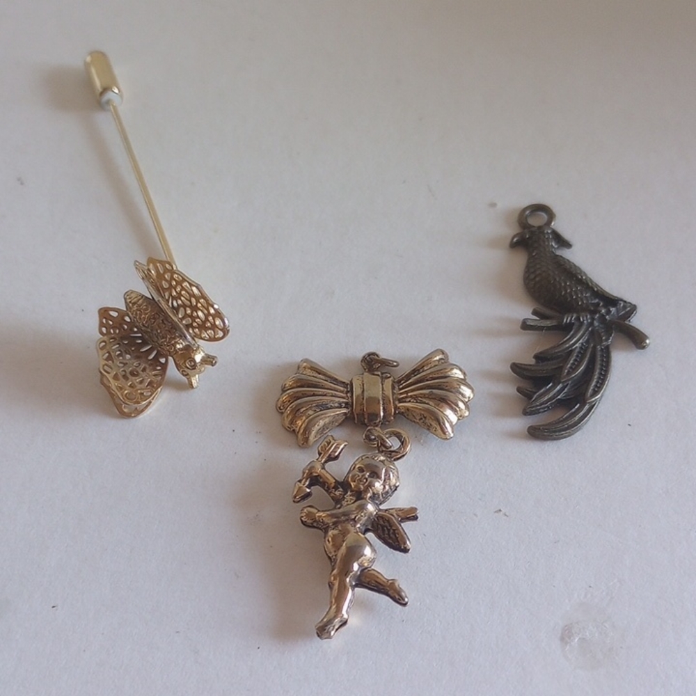 PENDANTS , PIN VINTAGE LOT CHERUB, BUTTERFLY HAT PIN,  PARAKEED LOT OF THREE